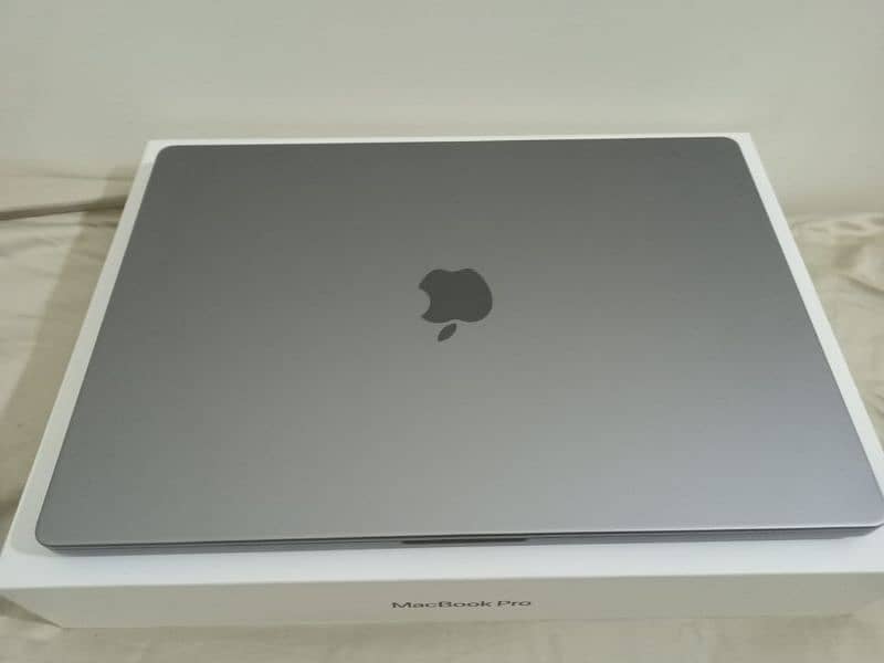 M1 macbook pro 16/512gb 4