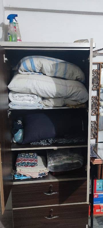 wardrobe in a very good condition 1