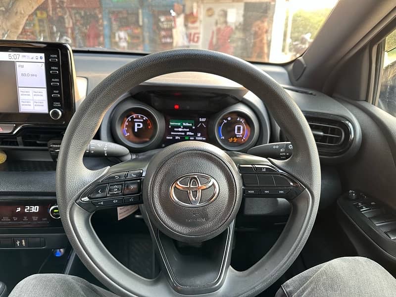 Toyota Yaris 2021 G variant push start, negotiable 4