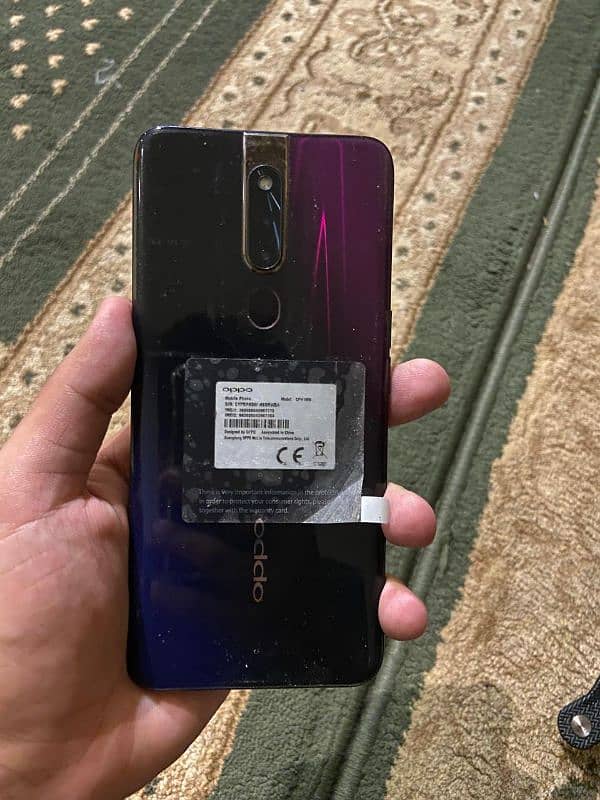 Oppo F11 pro (6gb-128gb) + 3 covers 5