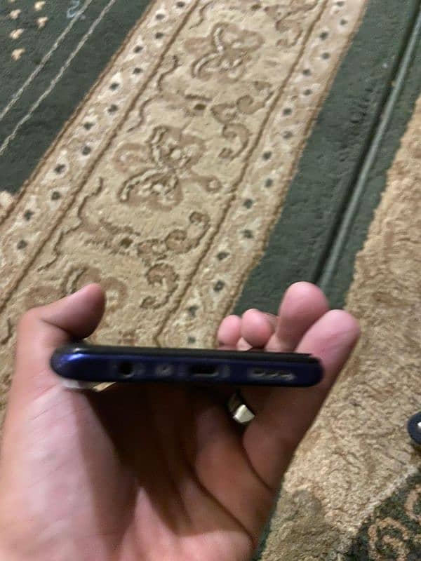 Oppo F11 pro (6gb-128gb) + 3 covers 7