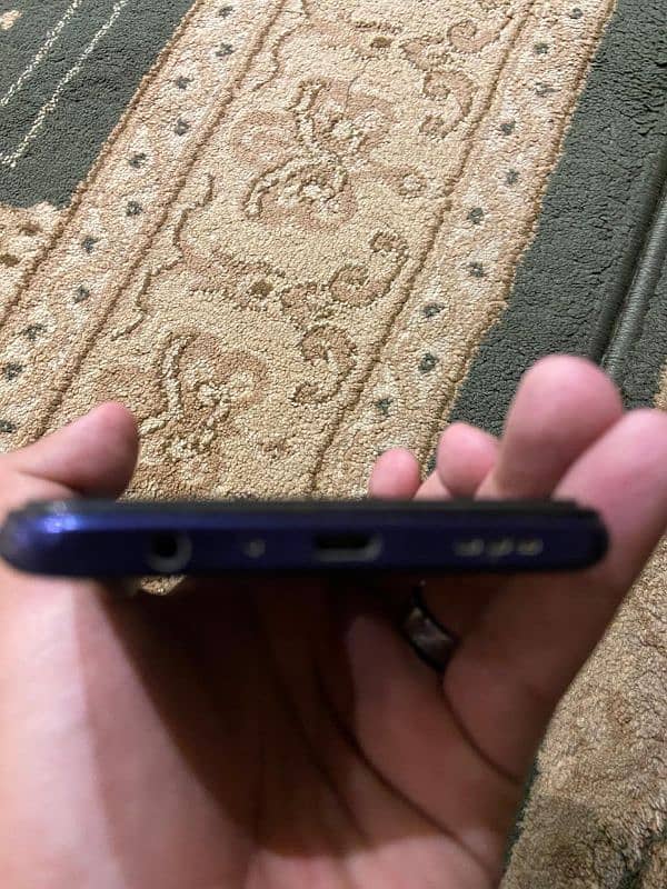 Oppo F11 pro (6gb-128gb) + 3 covers 8