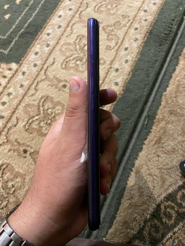 Oppo F11 pro (6gb-128gb) + 3 covers 9