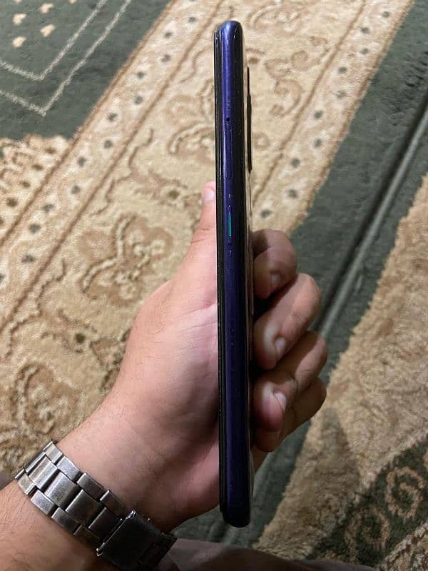 Oppo F11 pro (6gb-128gb) + 3 covers 10