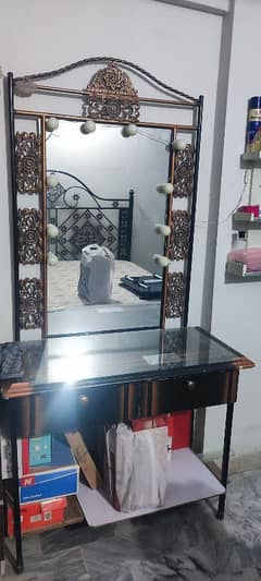 iron dressing table with good quality mirror