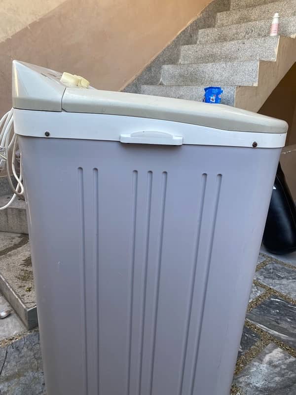 washing machine in very good condition  for sale 1