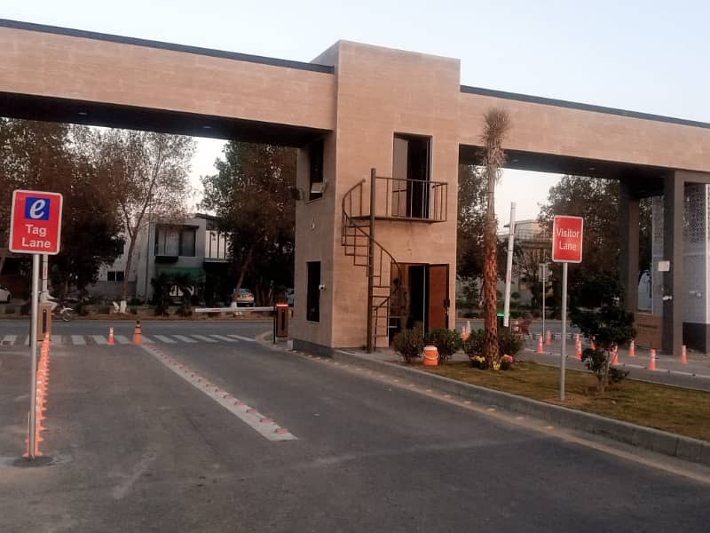 Brand New, 10 Marla 3 Bed Flat For Rent In Askari 11 -Sector D, Lahore 12