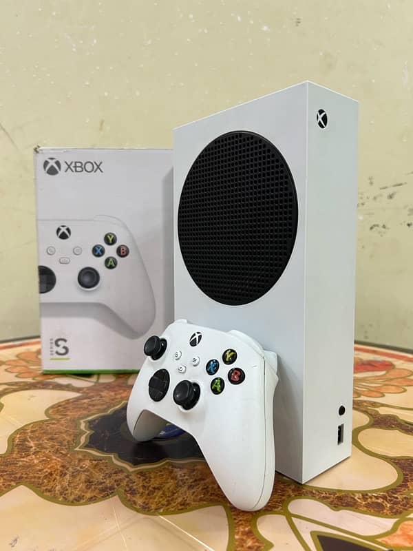 Xbox Series S 512GB Slightly Used With 2 Controller 9