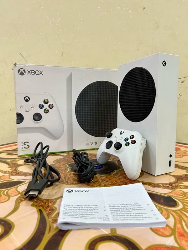 Xbox Series S 512GB Slightly Used With 2 Controller 10