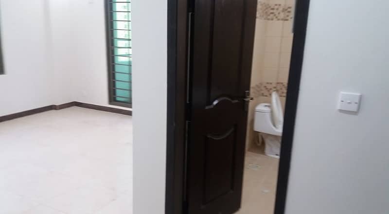 12 Marla 4 bed Flat for Rent in Askari 11 -Sector B, Lahore 17