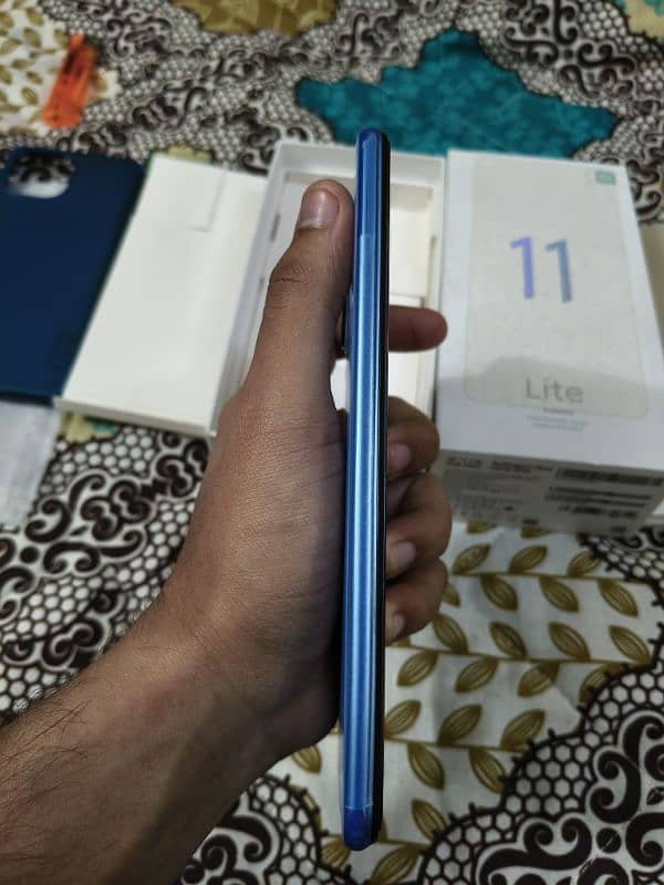 Xiaomi Mi 11 Lite With Complete Box 2