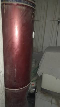 Gas Geyser Large Size in Excellent Condition Only 1 Year Used For Sal