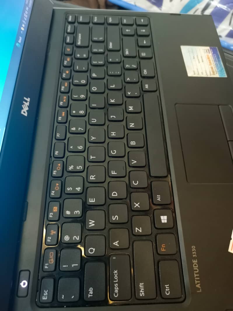 Dell latitude 3330 8/320 GB 5