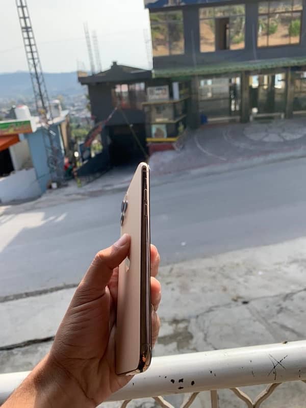 iphone 11 pro max 4