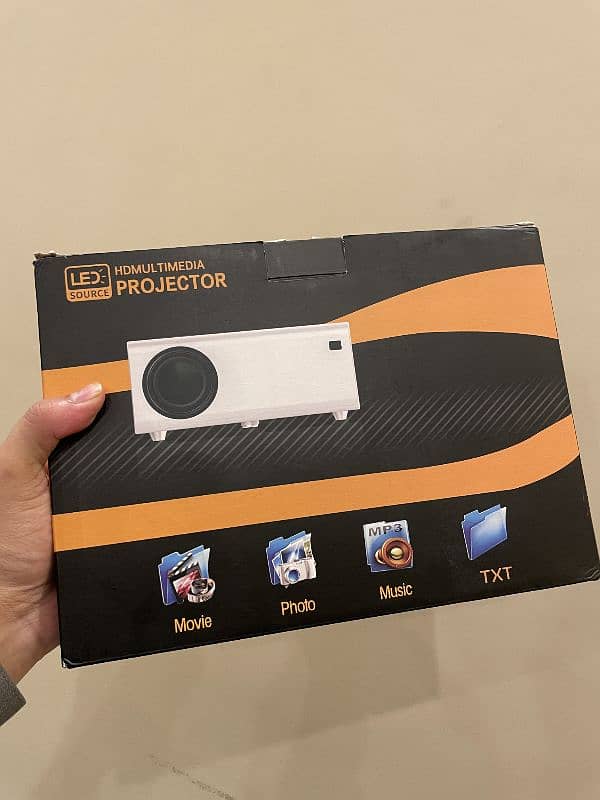 Full HD Wifi LED Projector | 10/10 condition| few hours used 7