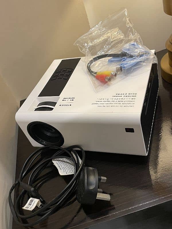 Full HD Wifi LED Projector | 10/10 condition| few hours used 8