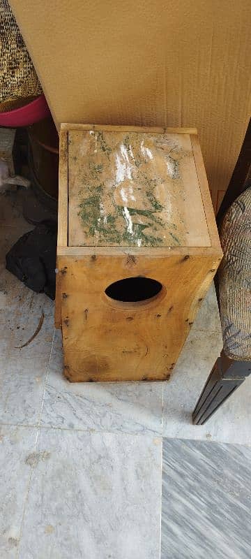 kikar big breeding box or big steel food pots 0