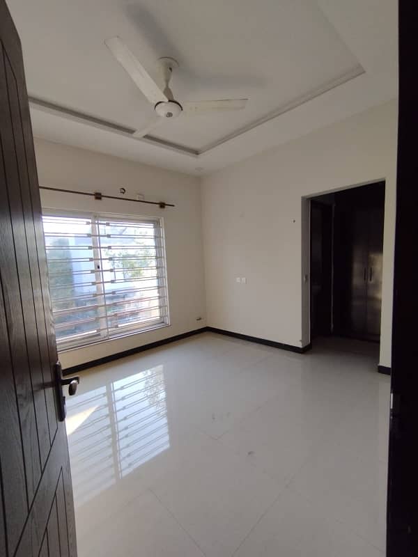 12 marla corner full house avaliable for rent 2