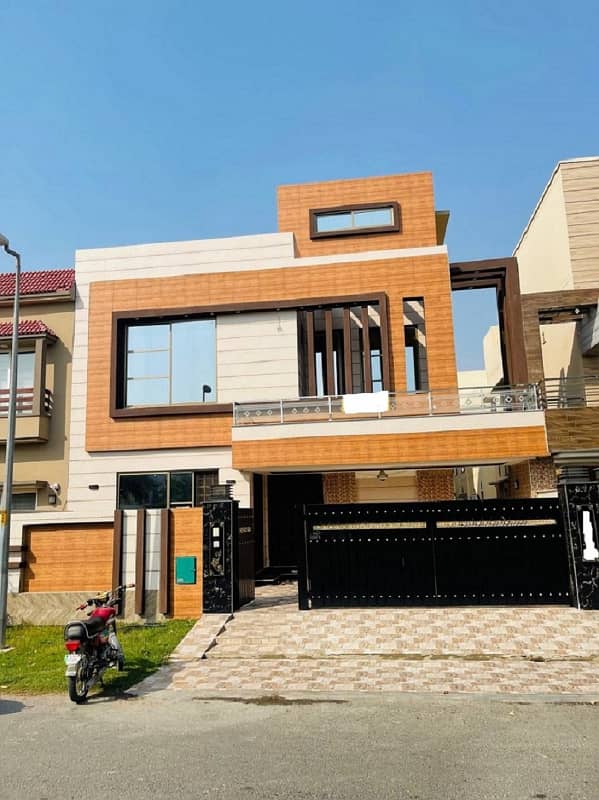 10 Marla House For Rent Available Chambeli Block Bahria Town Lahore 1