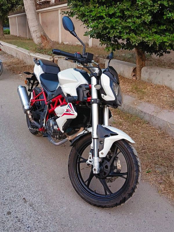 Benelli tnt150i for Sale brand new condition 3