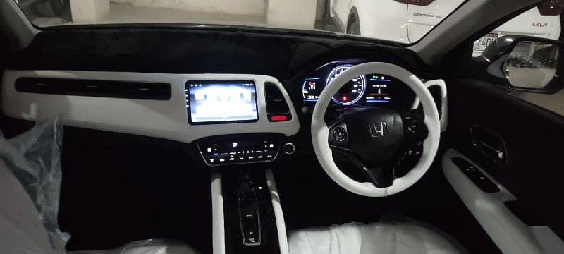 Honda Vezel 2014 Z sensing 14/17 VIP condition 9