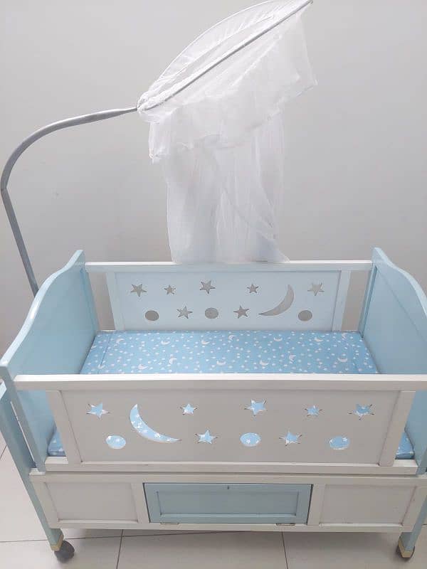 Imported Baby Cradle / Bed in Good condition 3