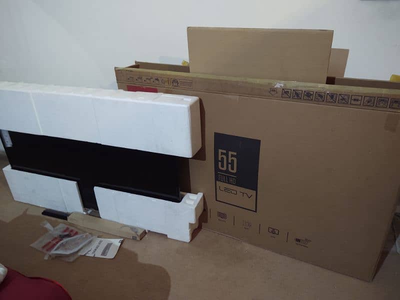 Original Brand New TCL LCD TV 55" screen broken with box, flor stand 1