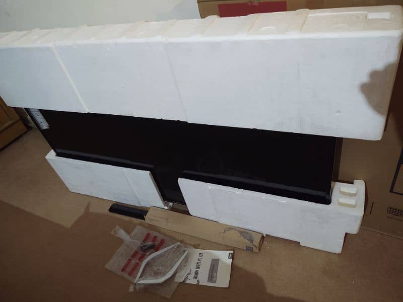 Original Brand New TCL LCD TV 55" screen broken with box, flor stand 12