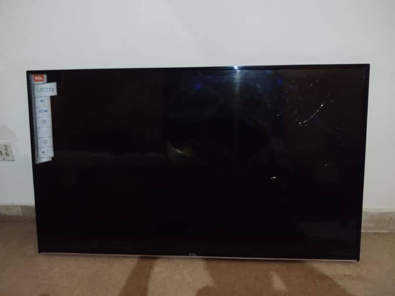 Original Brand New TCL LCD TV 55" screen broken with box, flor stand 15