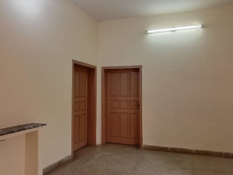 House for sale in Gulistan Colony 4