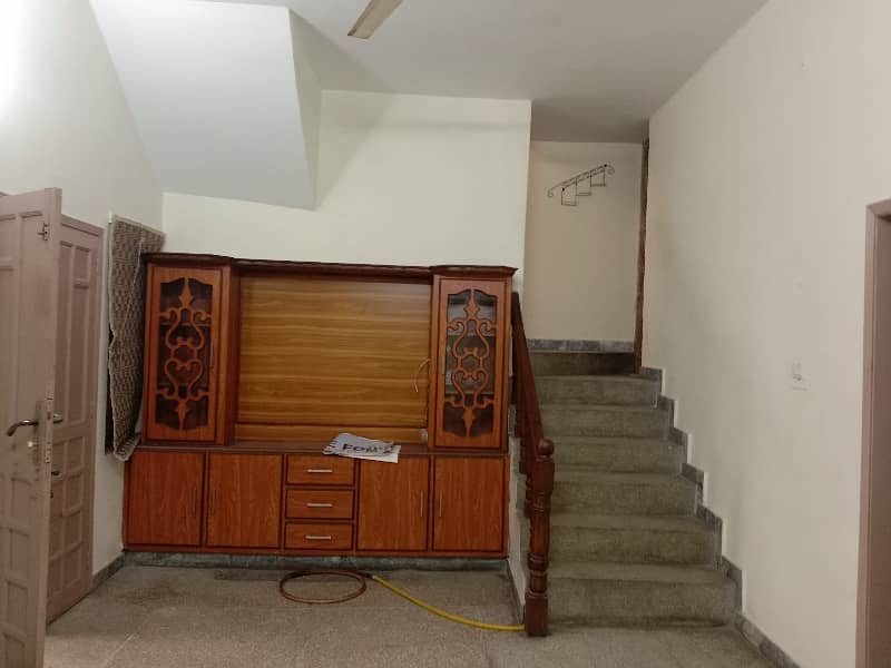 House for sale in Gulistan Colony 5