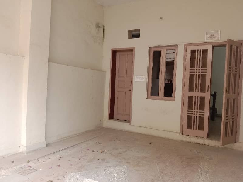 House for sale in Gulistan Colony 9