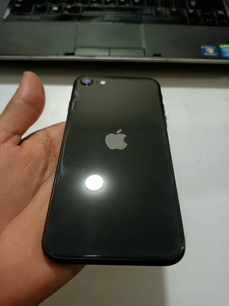 I phone SE 2020 non pta sim locked 4 month work karegi guarantee. 0