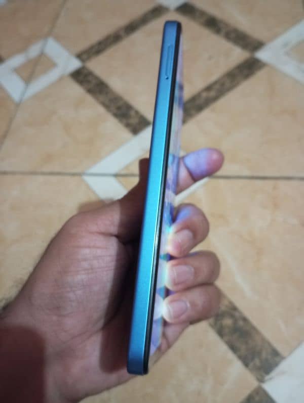 Tecno spark in good condition 8+8/128gb spark 20 Se slim acha set hy 3