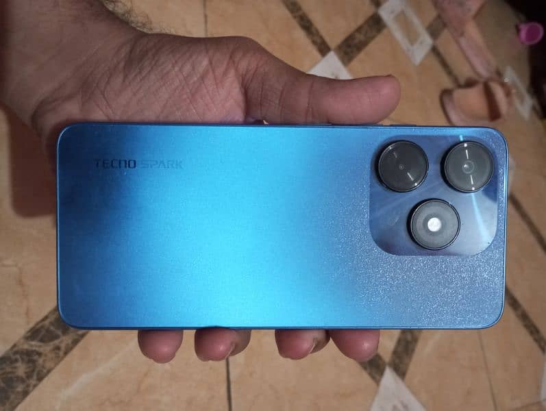 Tecno spark in good condition 8+8/128gb spark 20 Se slim acha set hy 4