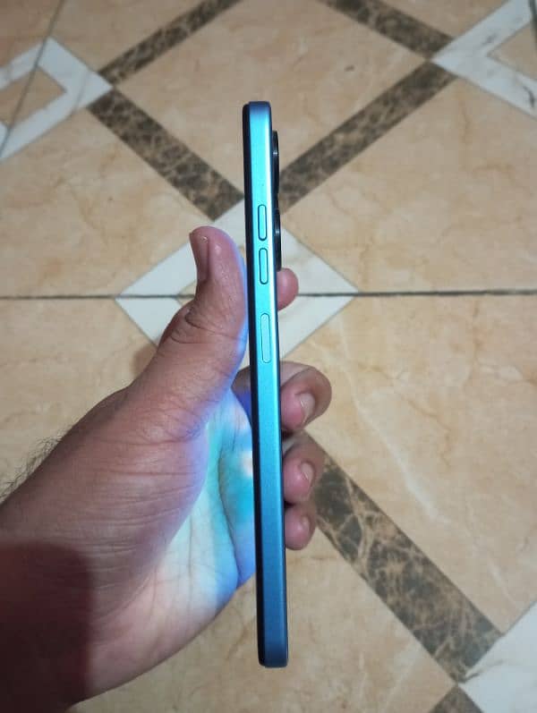 Tecno spark in good condition 8+8/128gb spark 20 Se slim acha set hy 5