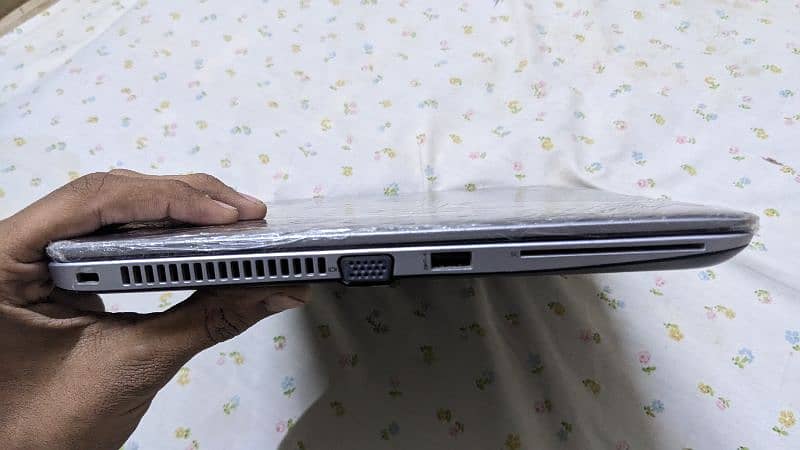 HP laptop core i5 6gen 840 g3 touch screen LCD 3