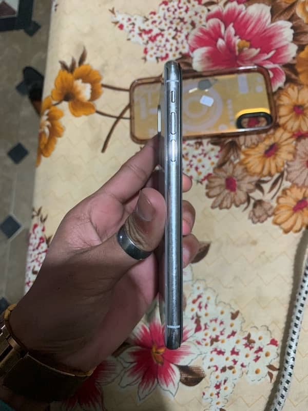 urgent sale iPhone X 256 gb 5