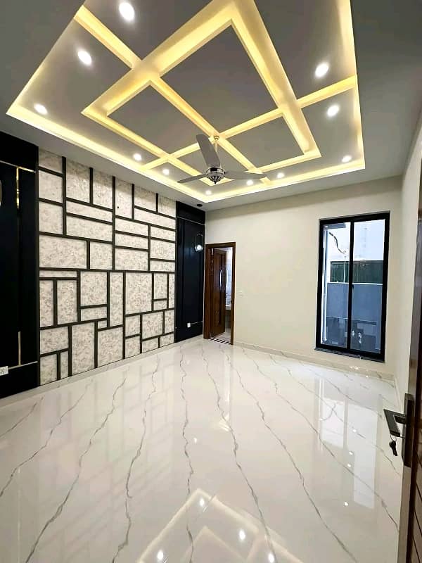 10 Marla Brand New Luxury House Available For Rent 15