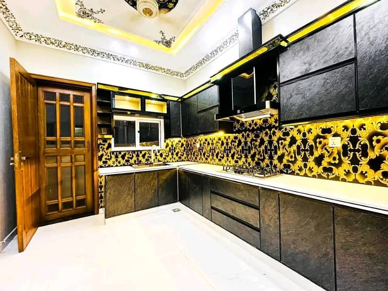 10 Marla Designer House Available For Rent 6