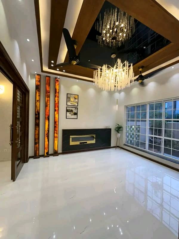 10 Marla Designer House Available For Rent 1