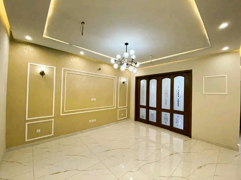 10 Marla Luxury House Available For Rent 4