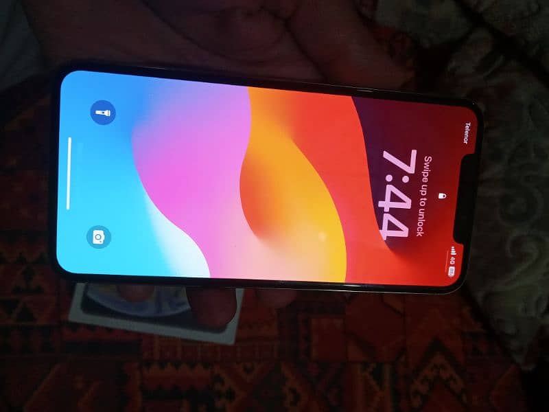 iphone xs max 64 gb. non pta 4 month sim working 5