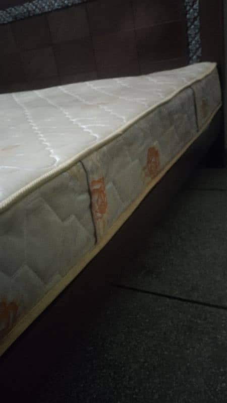 mattress 0