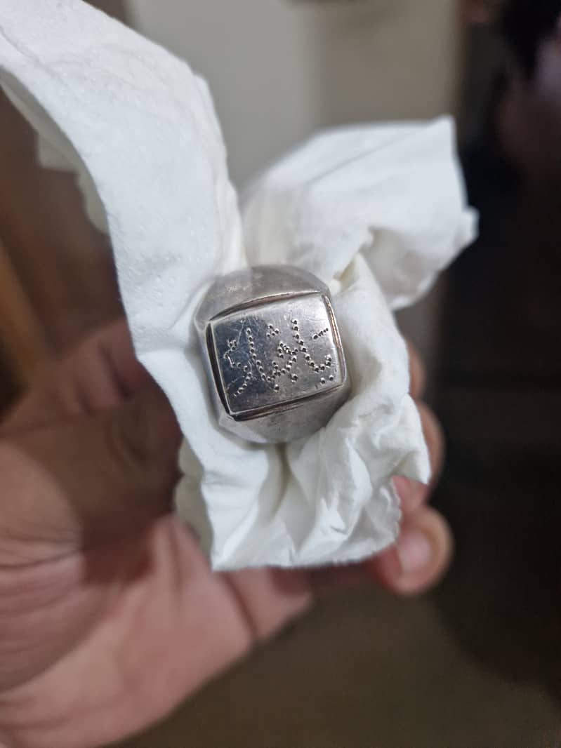 Silver ring good condition 2