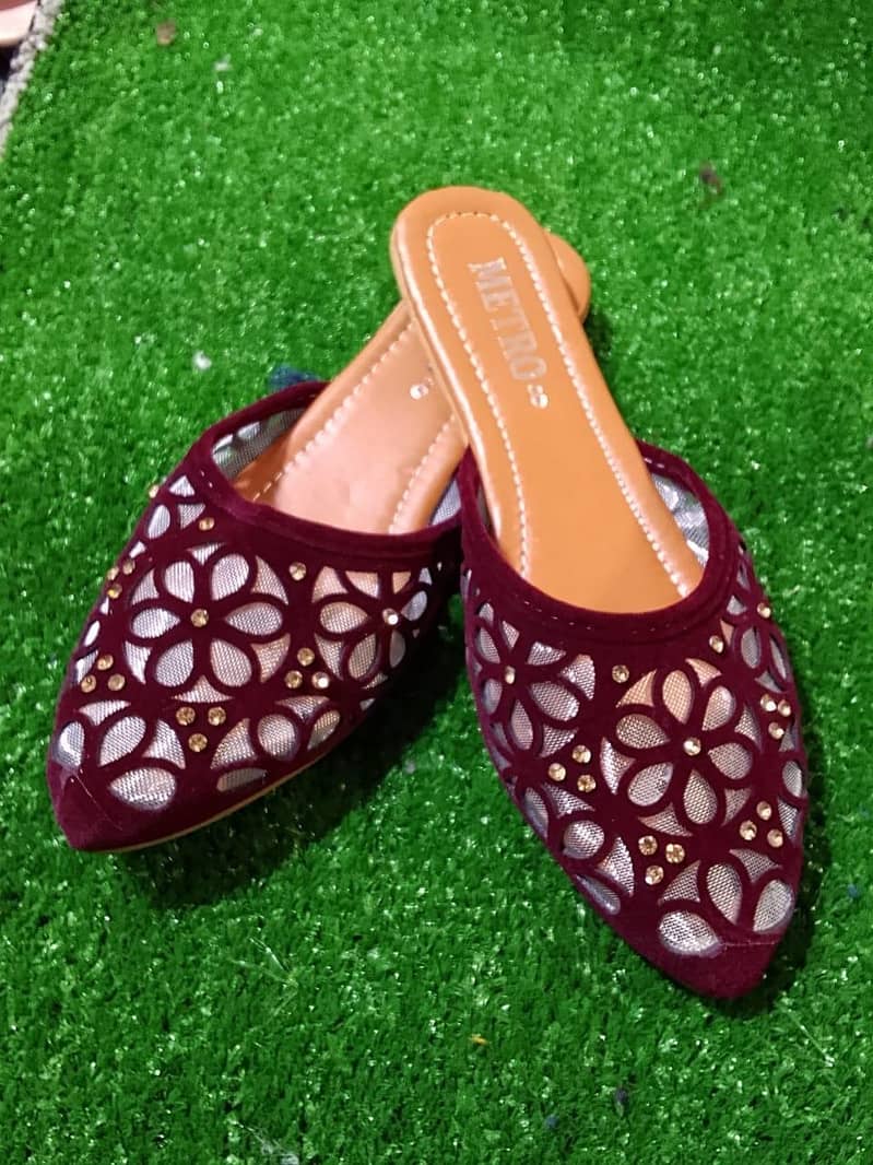 Womens RED Velvet Textured Khussa 2