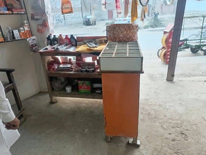 shop counter aur almarian for sale 3