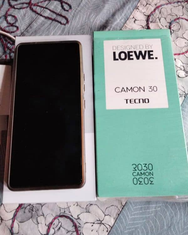 Tecno camon 30 8+8 256 2