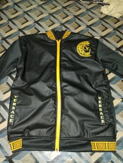 Versace jacket he new he bilkul us nahi huwa he xl size he