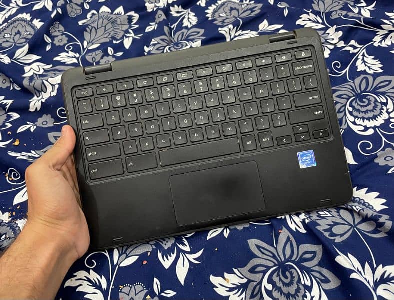 chrome os laptop keyboard and tech screen 1